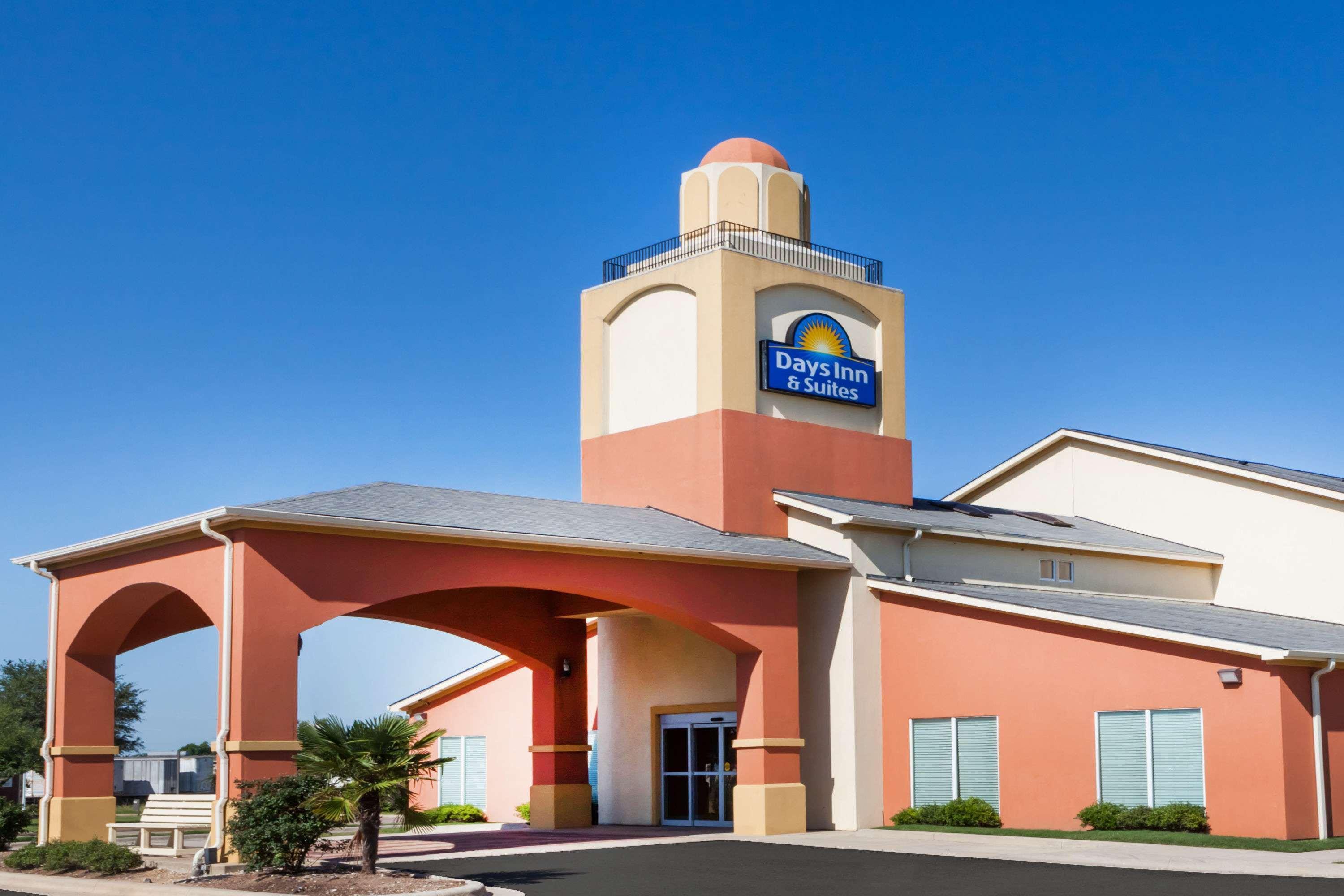 Days Inn & Suites By Wyndham Marquez Экстерьер фото